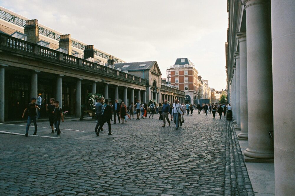 Which 5 star hotels in Paris are located in Saint-Germain-des-Prés?