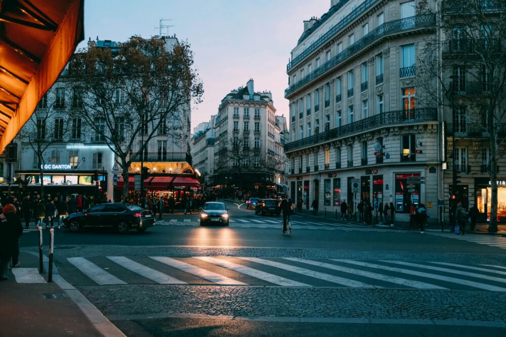 Which 5 star hotels in Paris have the best location?