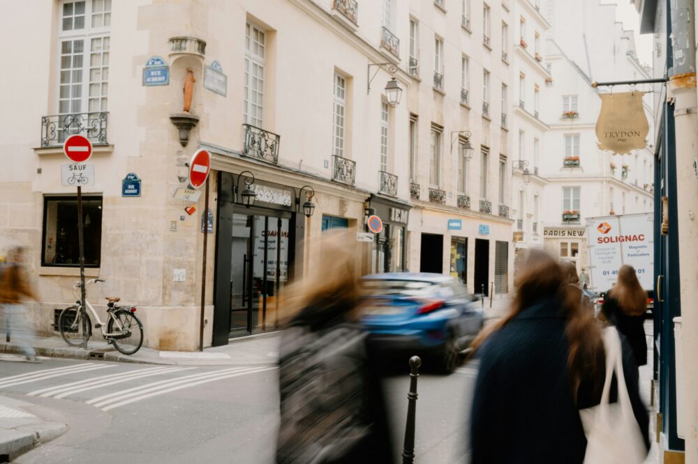 Which 5 star hotels in Paris offer helicopter tours?