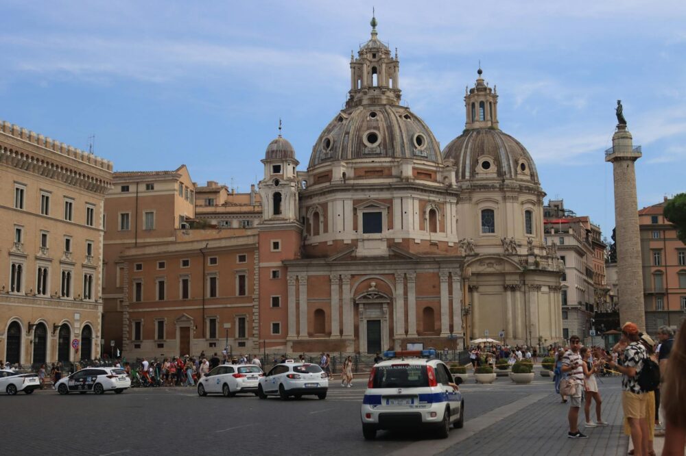 Which 5-star hotels in Rome are near the Roman Forum?