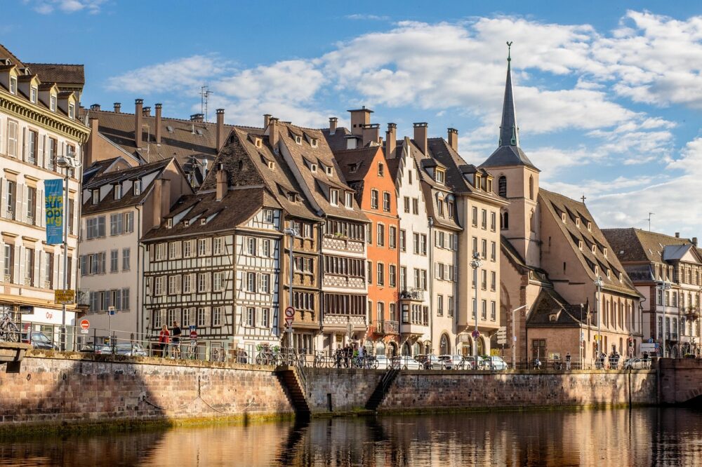 Which 5 star hotels in Strasbourg have a Turkish bath?