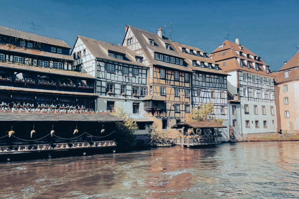 Which 5 star hotels in Strasbourg offer a champagne welcome?