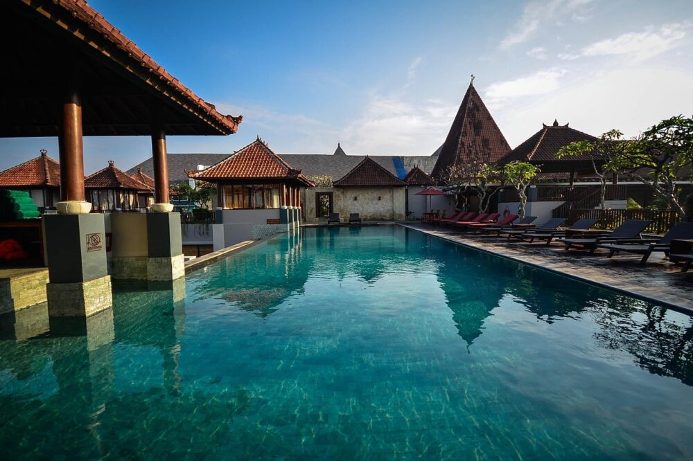 Which 5 star hotels in Toulouse have private pools?