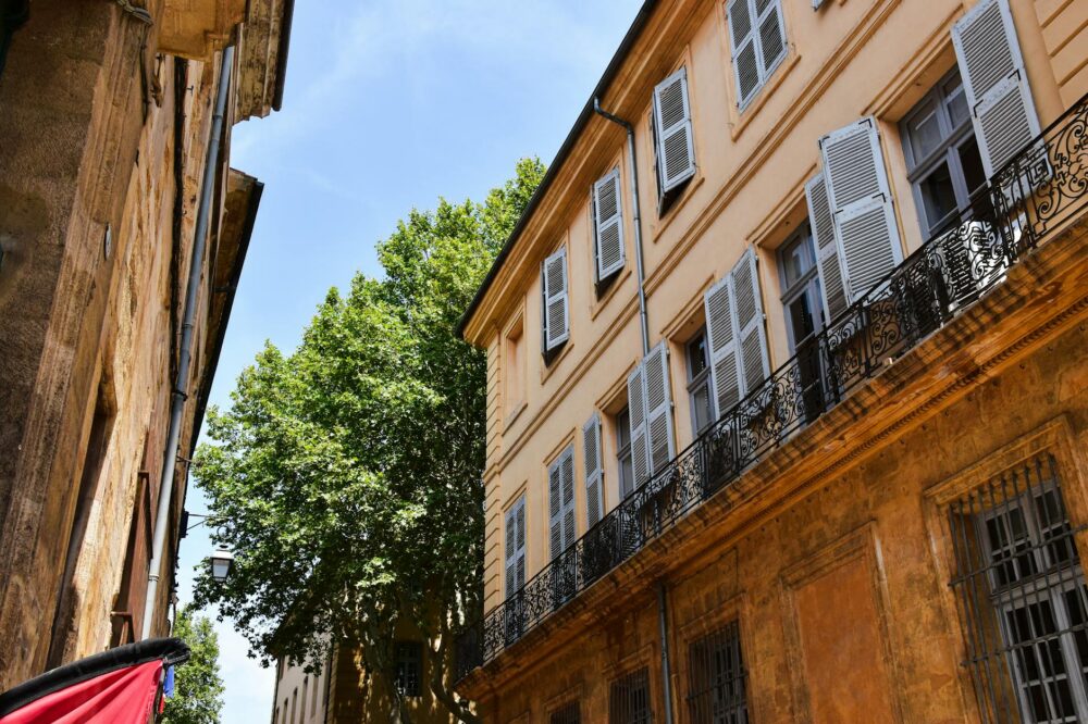 Which 5-star hotels in Toulouse offer airport transfers?