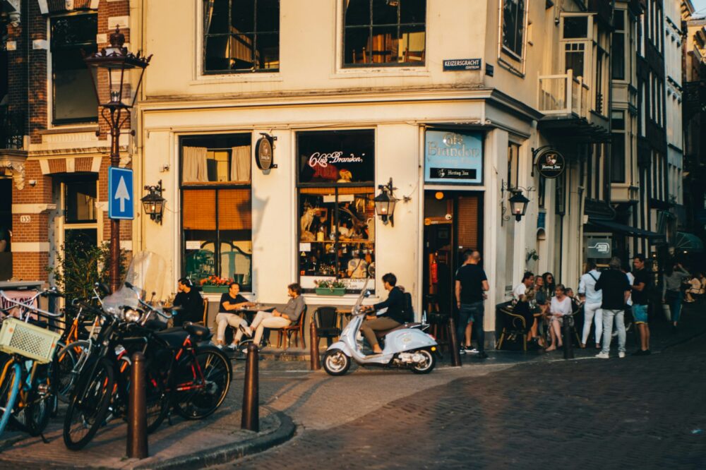 Which Amsterdam cafes have the best iced coffee in 2026?