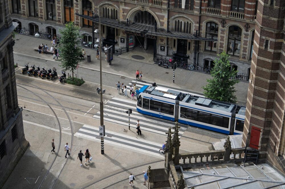 Which Amsterdam cafes offer loyalty programs in 2026?