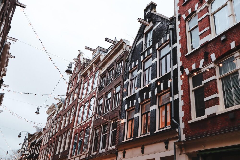 Which budget hotels in Amsterdam are eco-friendly?
