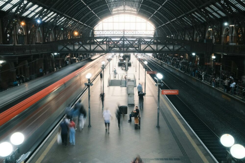 Which budget hotels in Barcelona are near the metro?