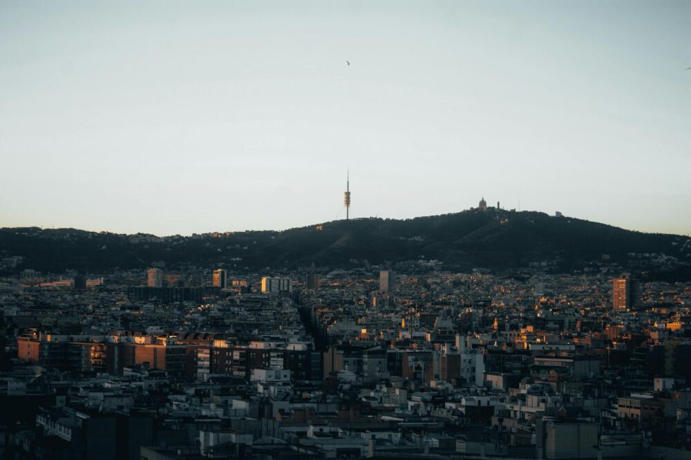 Which budget hotels in Barcelona have a gym?