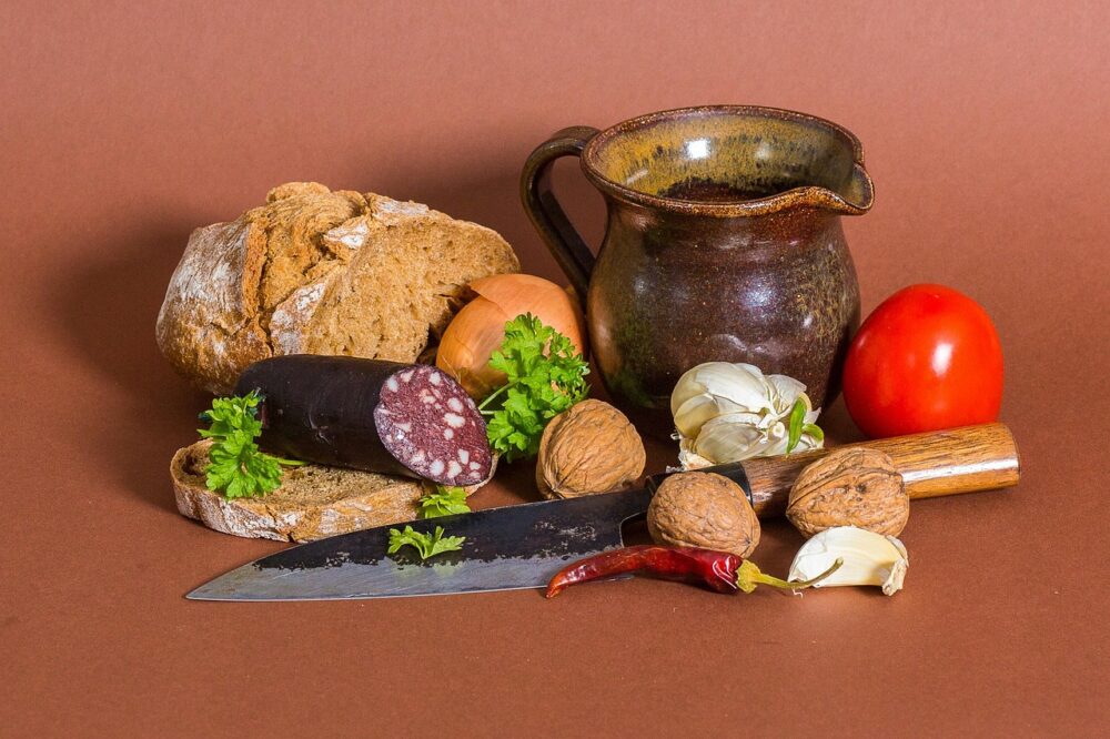 Which budget hotels in Istanbul have a refrigerator?