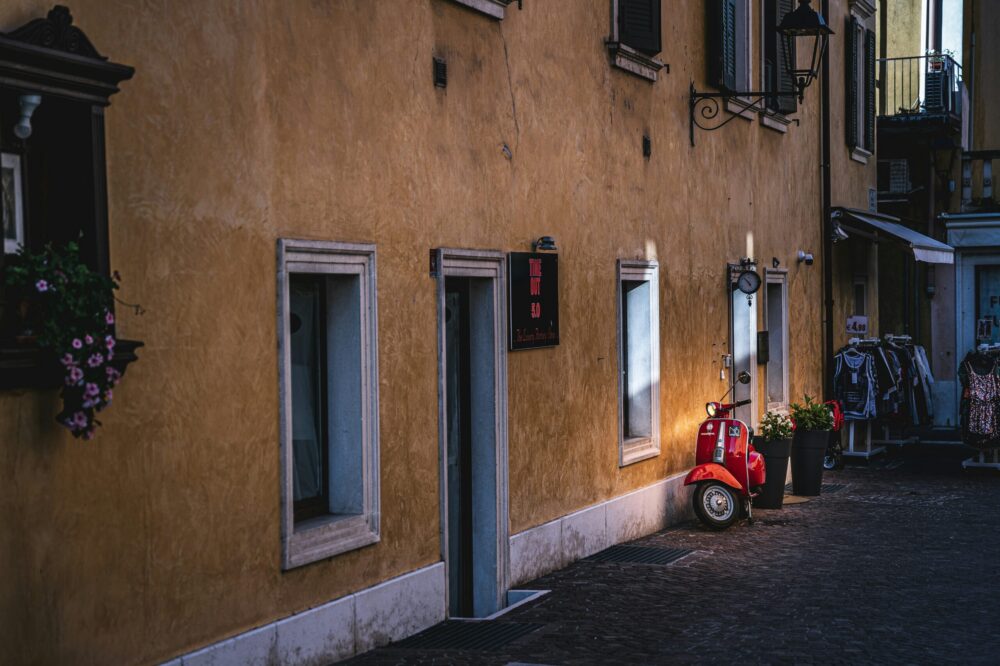 Which cafes in Florence serve the best tiramisu in 2026?