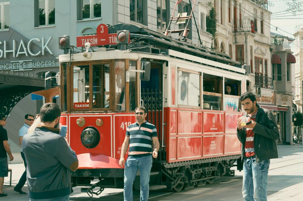 Which cafes in Istanbul are open on Sundays?