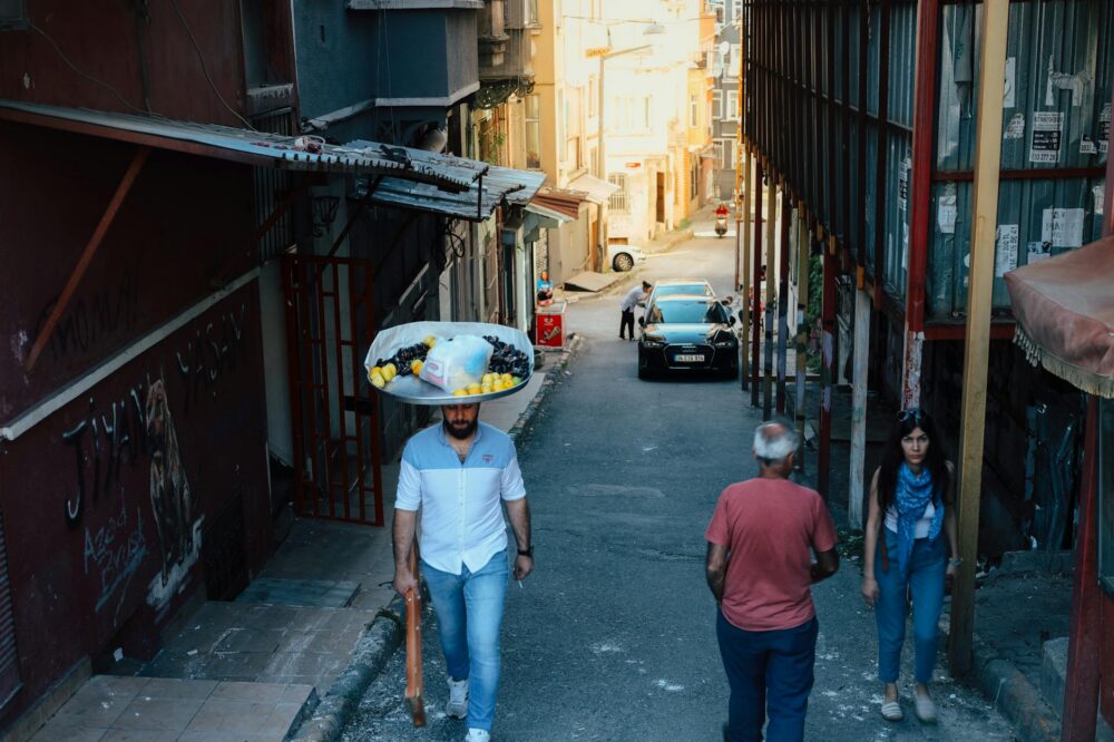 Which cafes in Istanbul have outdoor seating?