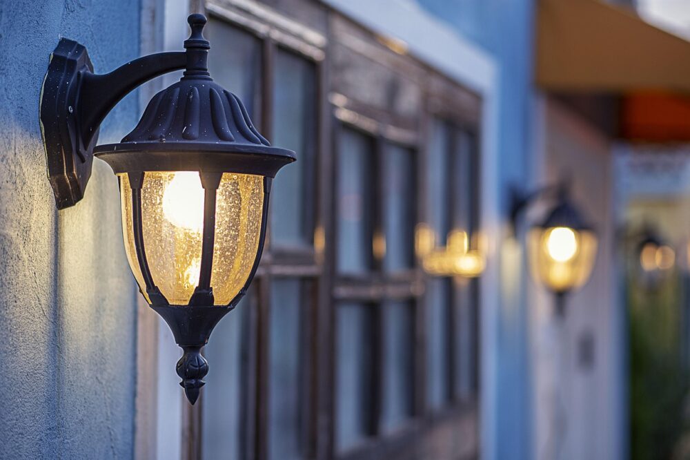Which cafes in Istanbul have outdoor seating?