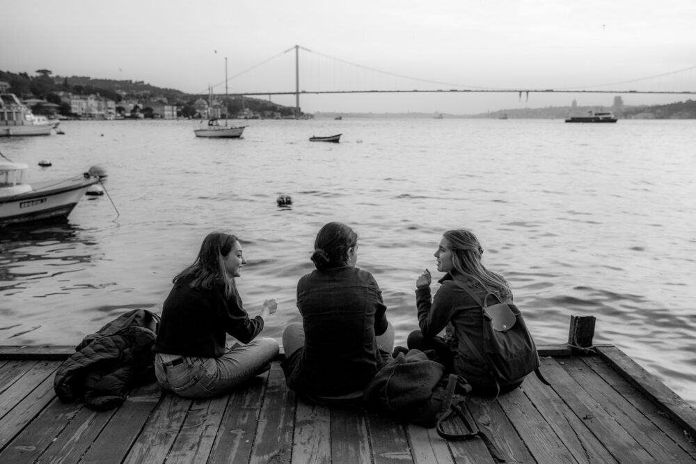 Which cafes in Istanbul offer loyalty programs?