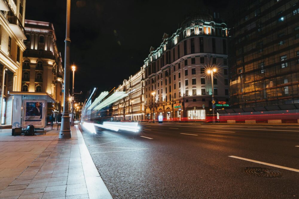 Which cafes in Nice are open late at night?