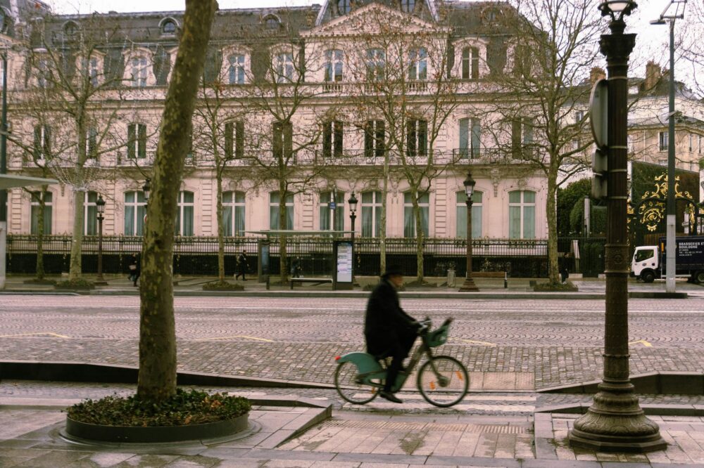 Which cafes in Paris are near the Champs-Élysées in 2026?
