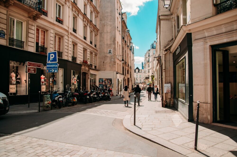 Which cafes in Paris have the best financiers in 2026?