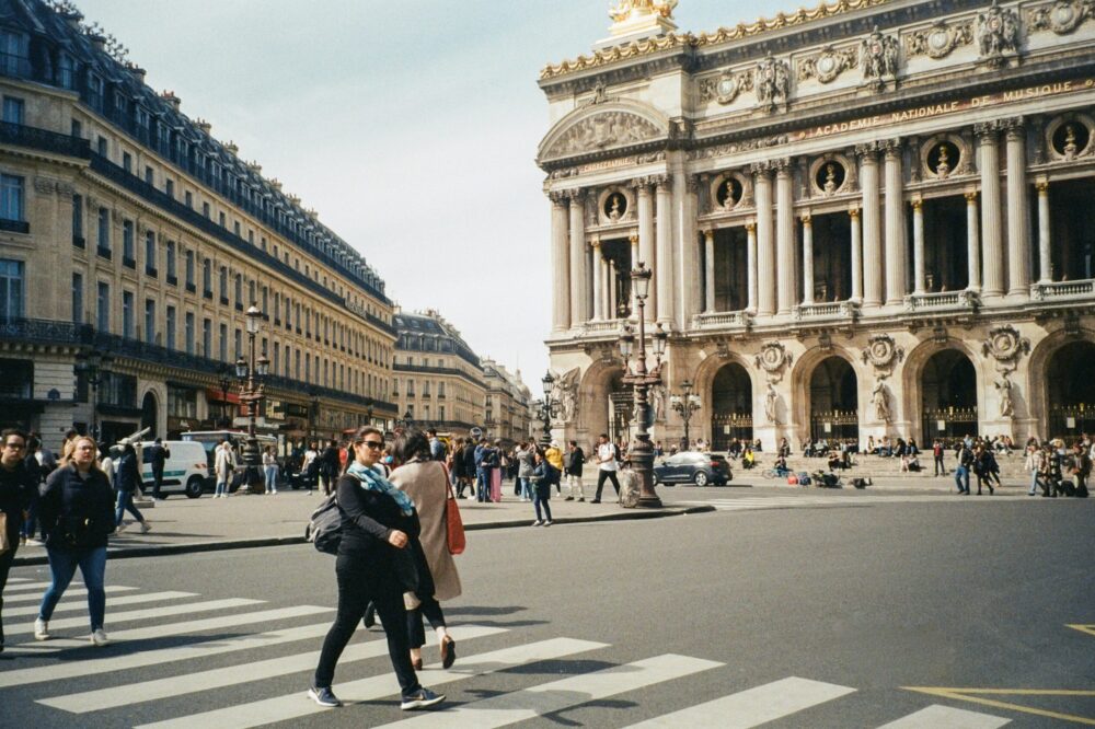 Which cafes in Paris have the best hot chocolate in 2026?
