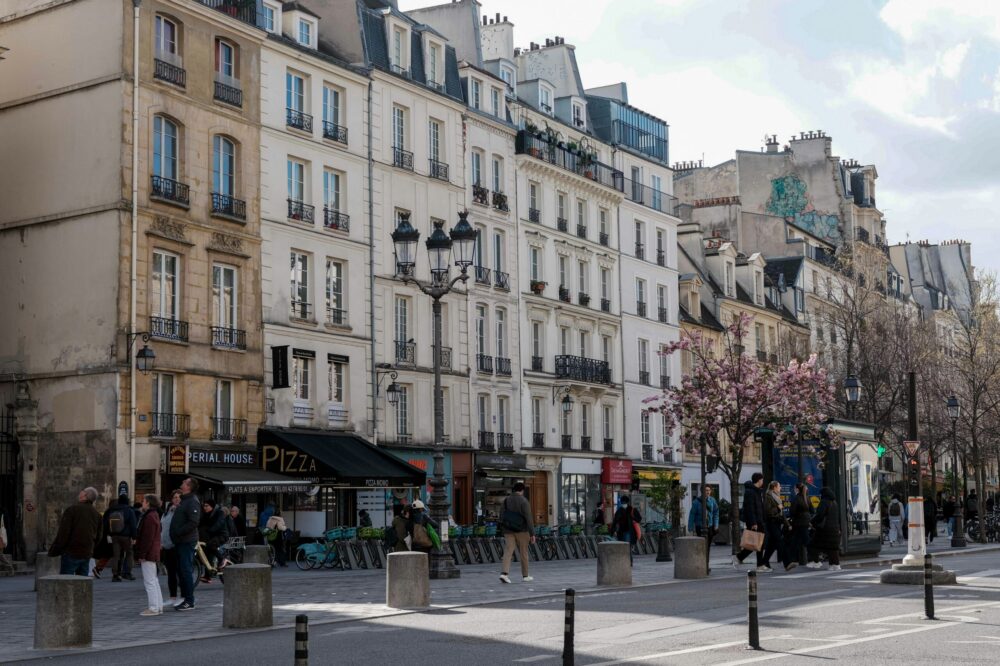 Which cafes in Paris offer organic coffee in 2026?