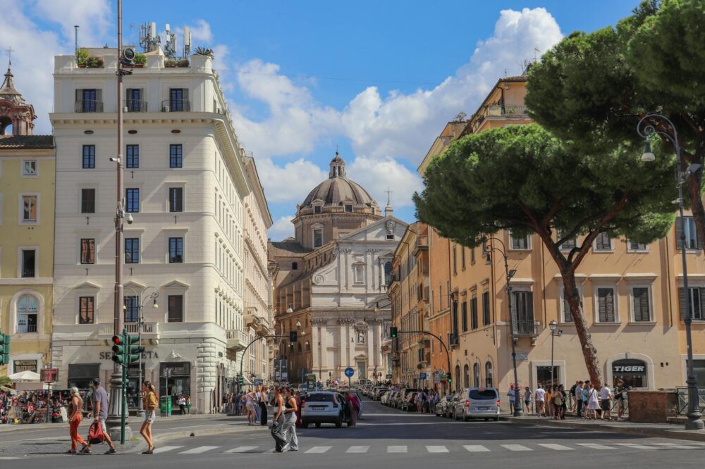 Which cafes in Rome are open late in 2026?