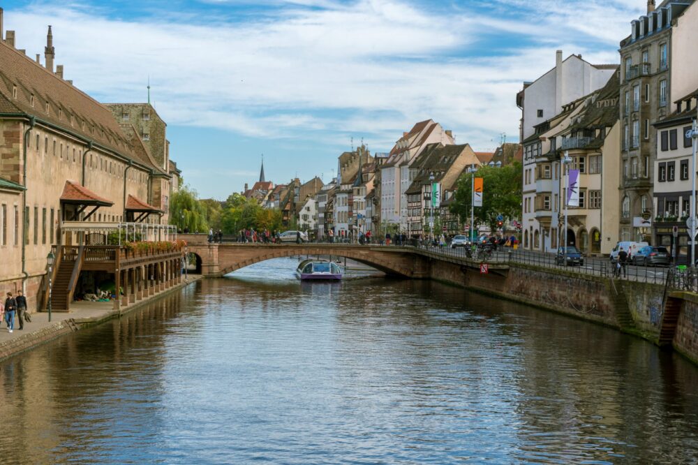 Which cafes in Strasbourg have free Wi-Fi in 2026?