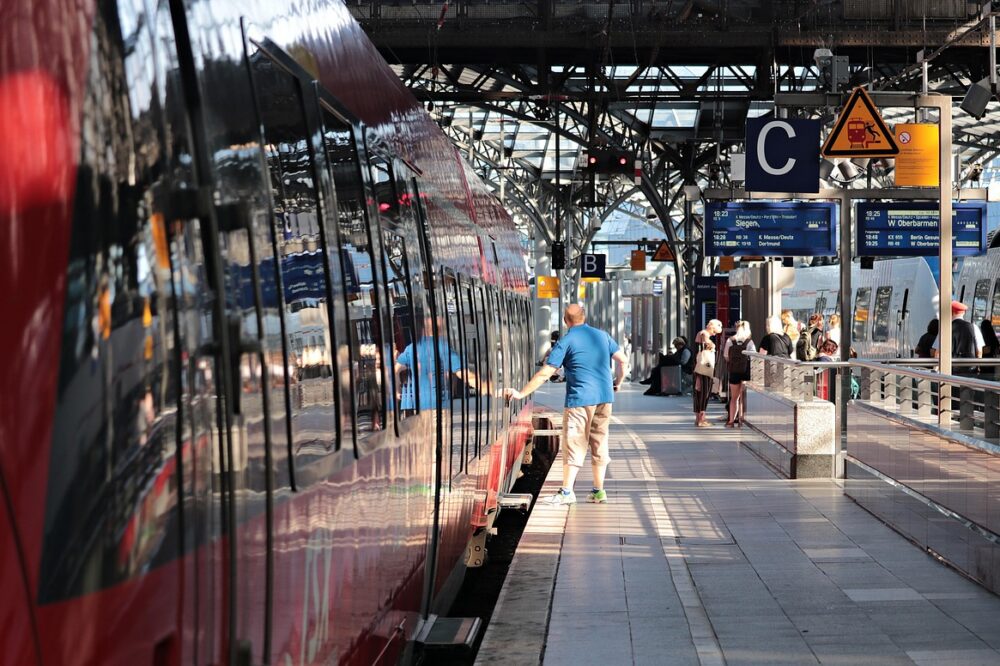 Which cafes in Toulouse are near the train station in 2026?