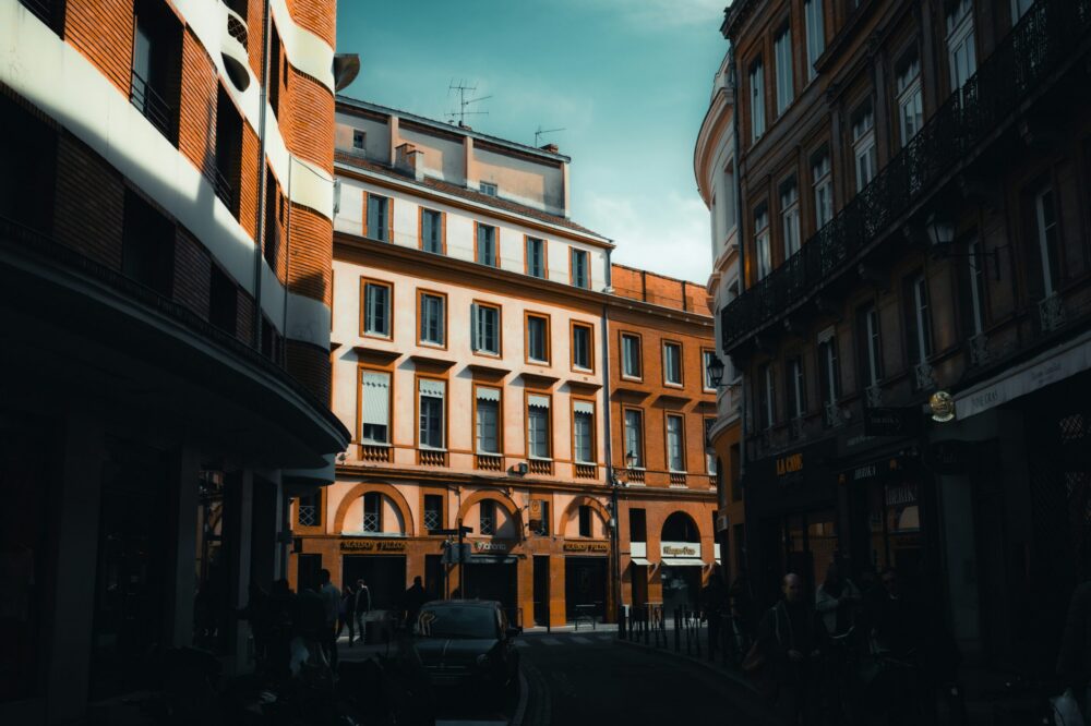 Which cafes in Toulouse have a fireplace in 2026?