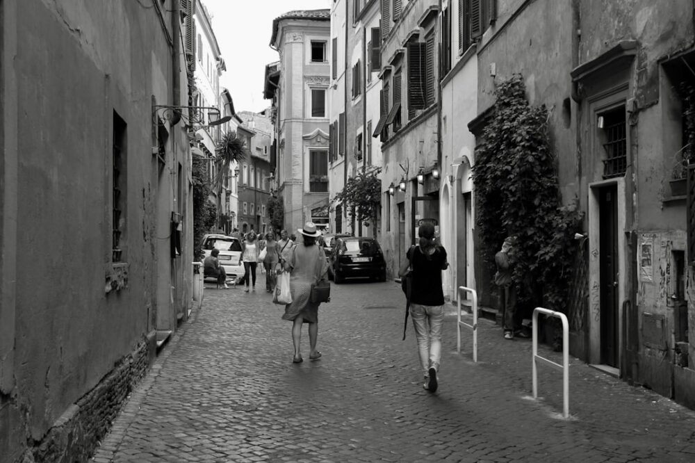 Which Florence hotels have a 24-hour front desk?