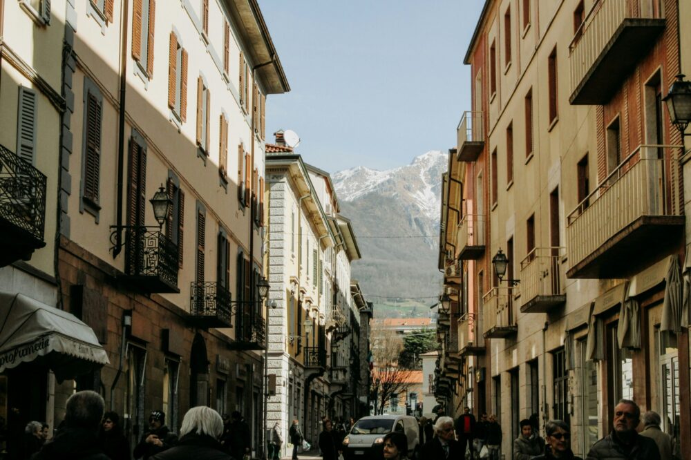 Which Florence hotels have a kids' club?