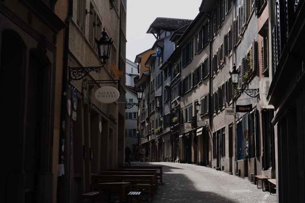 Which Florence hotels have a restaurant on site?