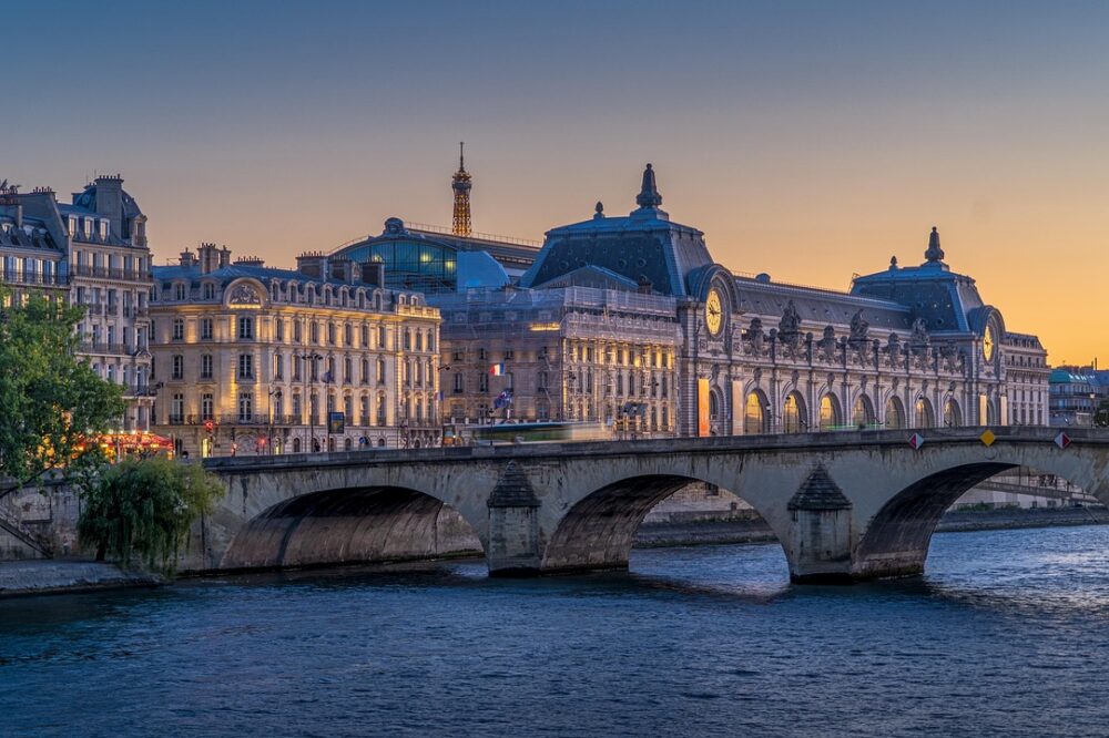 Which French city is known for its lavender fields?
