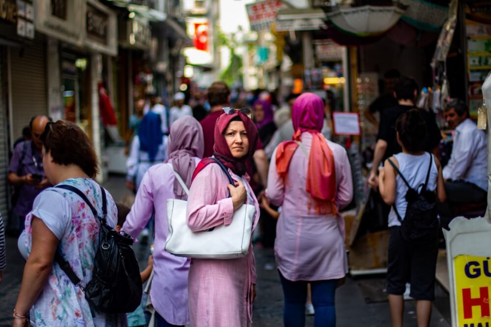 Which hotels in Istanbul are near Istiklal Street?