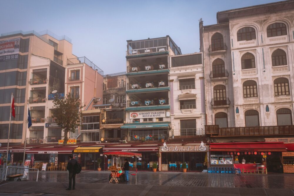 Which hotels in Istanbul are near Taksim Square?