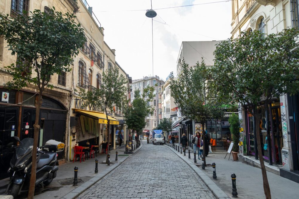 Which hotels in Istanbul have the best breakfast buffet?