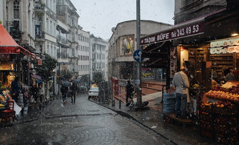 Which hotels in Istanbul offer late checkout?