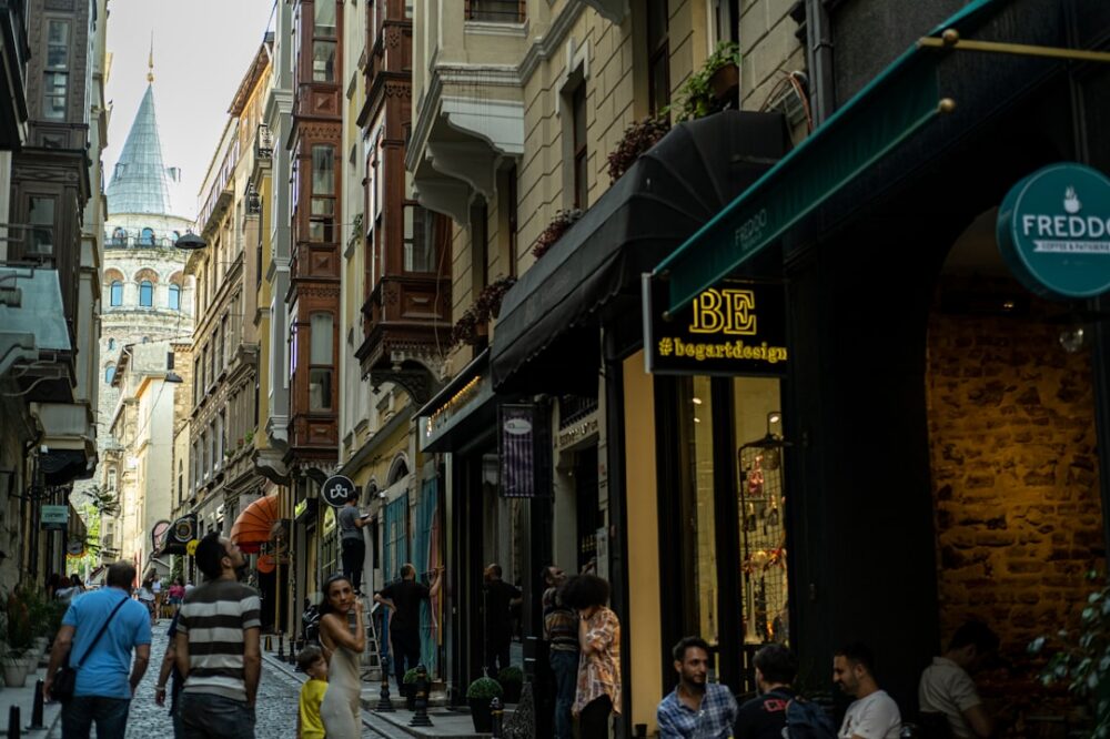 Which hotels in Istanbul offer laundry service?