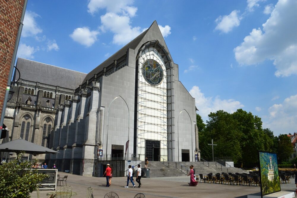 Which hotels in Lille are near the Lille Cathedral in 2026?