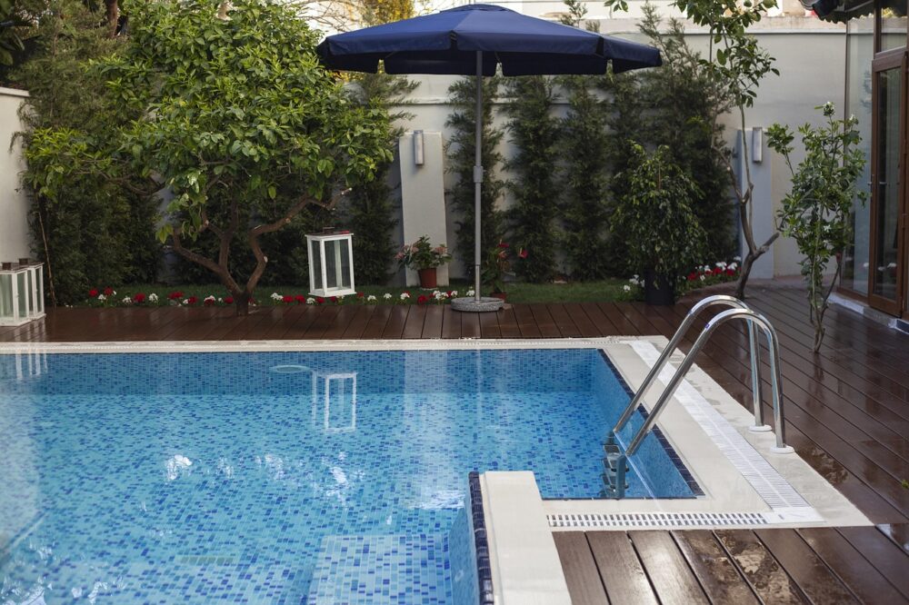 Which hotels in Lille have swimming pools in 2026?