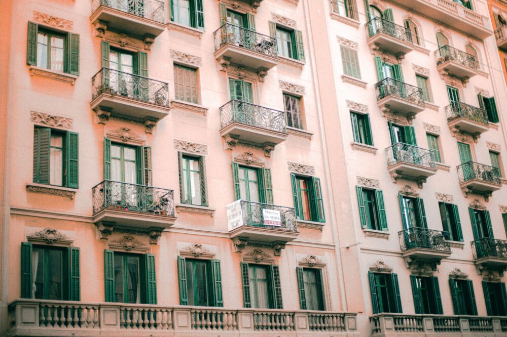 Which hotels in Marseille are near the beach of Pointe Rouge?