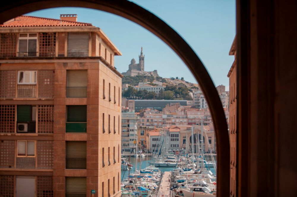 Which hotels in Marseille are near the train station?