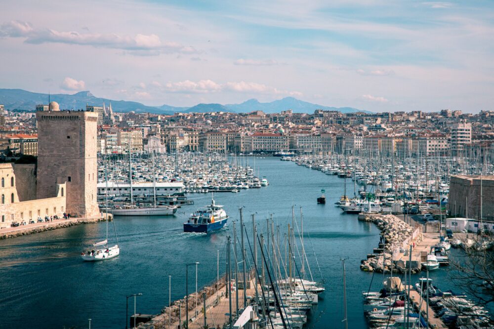 Which hotels in Marseille have 24-hour front desk?