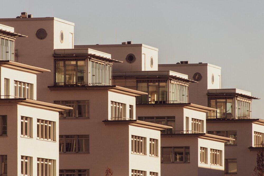 Which hotels in Marseille have a garden?
