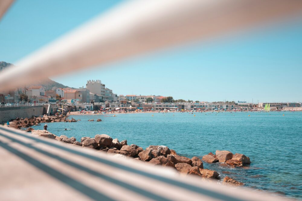 Which hotels in Marseille have a kids' club?