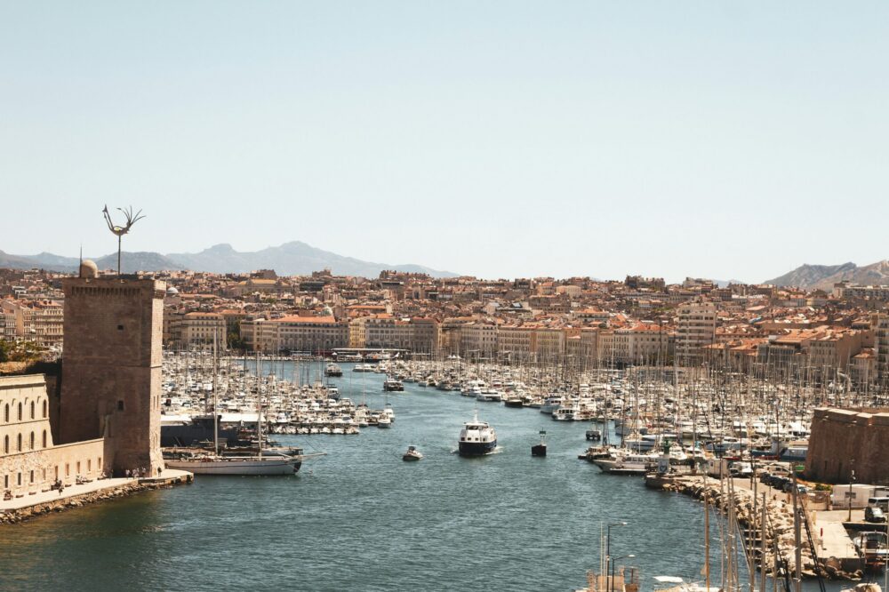 Which hotels in Marseille have a swimming pool?