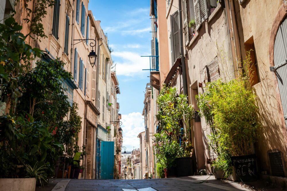 Which hotels in Marseille have free Wi-Fi?