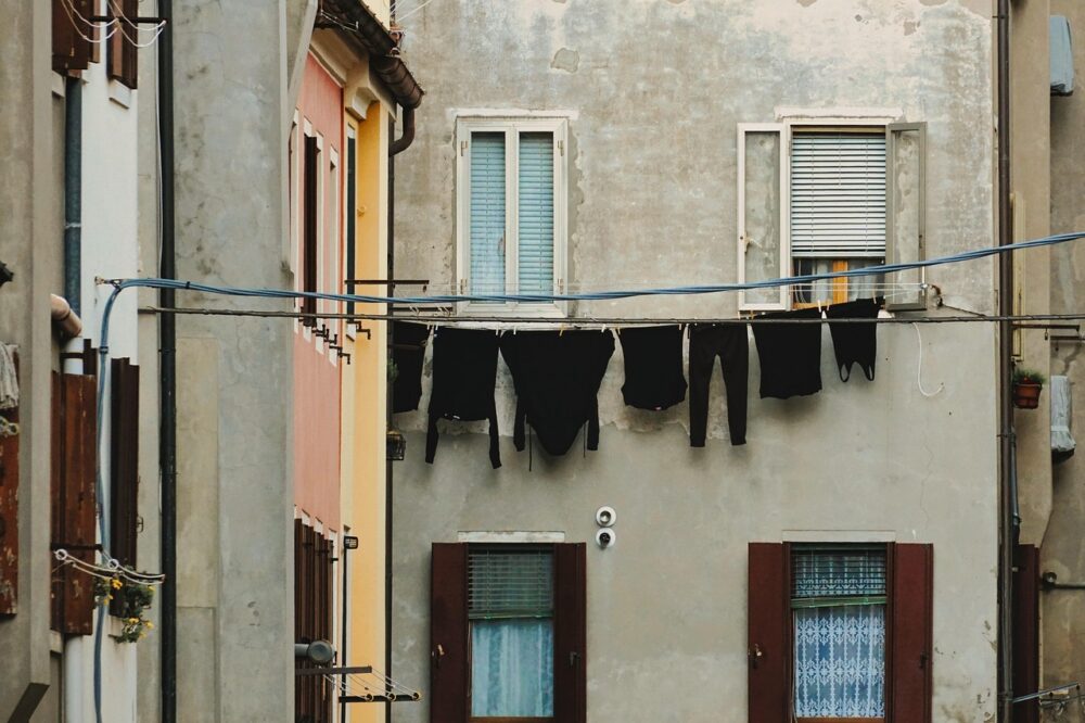 Which hotels in Montpellier offer laundry service in 2026?