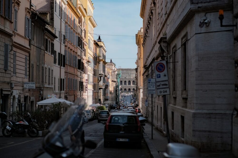 Which hotels in Rome offer cooking classes?