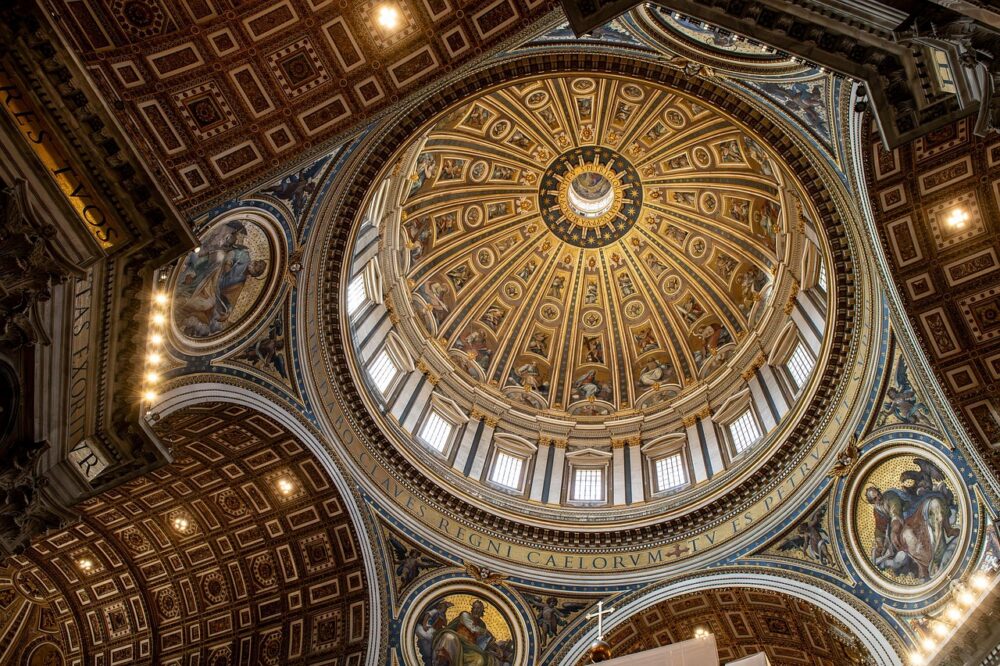 Which hotels in Rome offer guided tours?