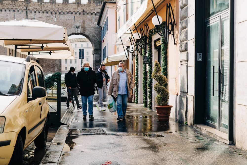 Which hotels in Rome offer laundry services?
